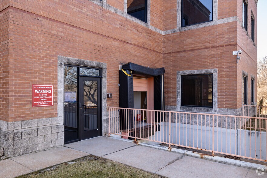 More Photos Of 1122 Town & Country Commons, Chesterfield Office For Sale