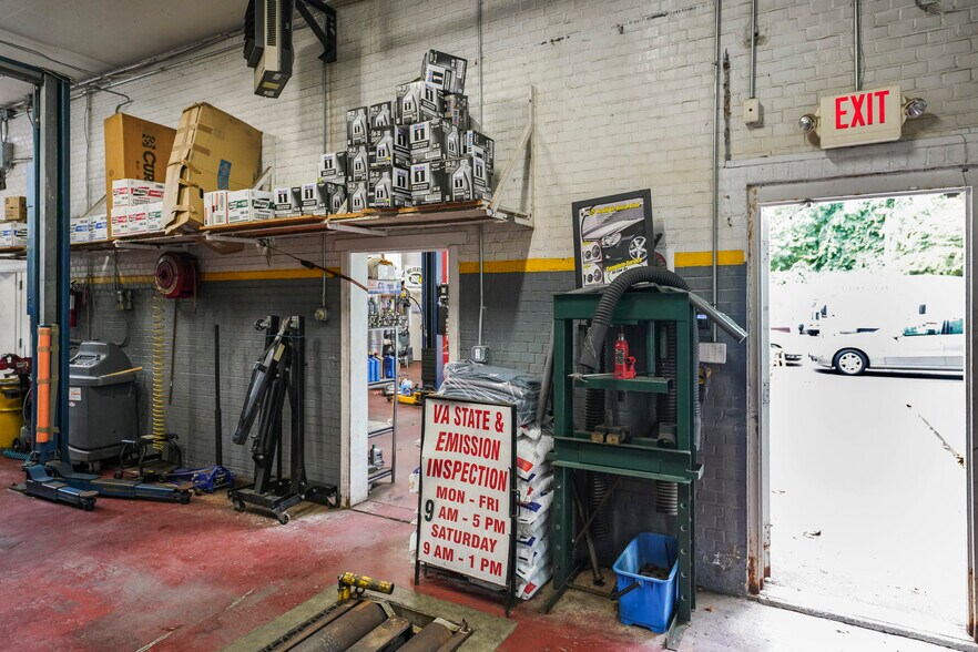 More Photos Of 11410 N Shore Dr, Reston Service Station For Sale