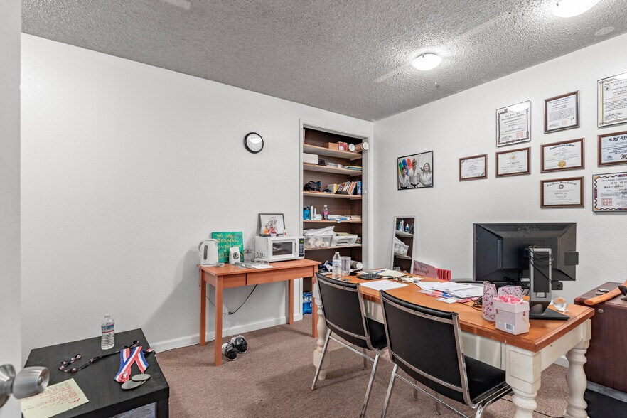 More Photos Of 720 SE Pioneer Way, Oak Harbor Storefront For Lease