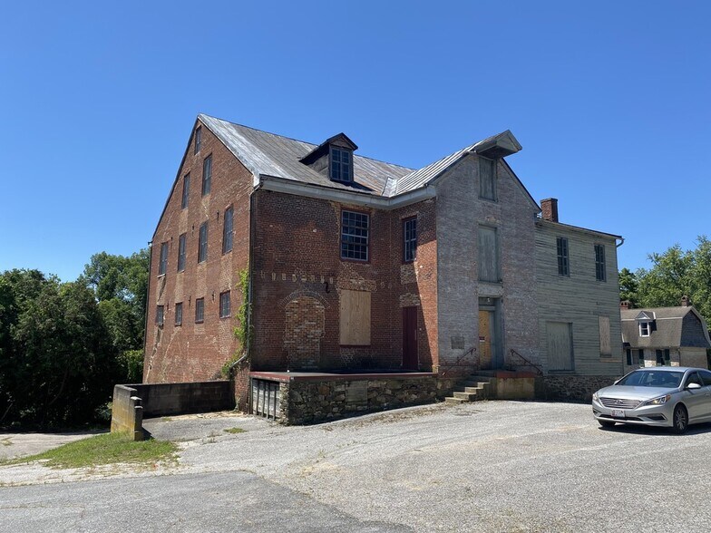 More Photos Of 10607 Reisterstown Rd, Owings Mills Warehouse For Lease
