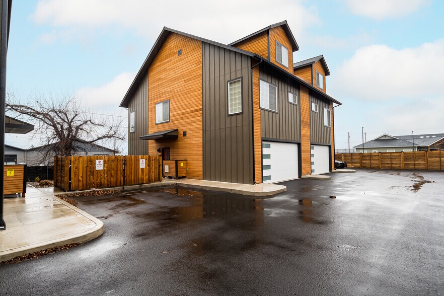 More Photos Of 1441-1461 NW 4th St, Redmond Apartments For Sale