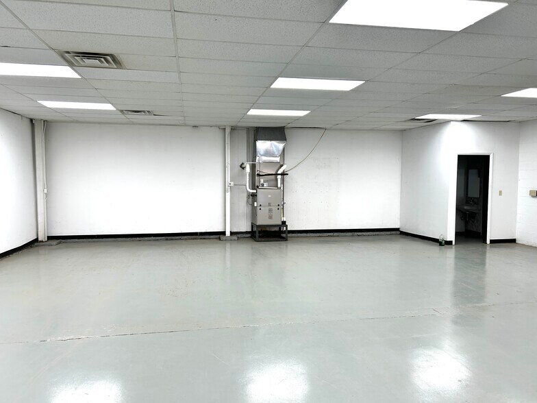 More Photos Of 123 Turkey Run Rd, Salem Distribution For Sale