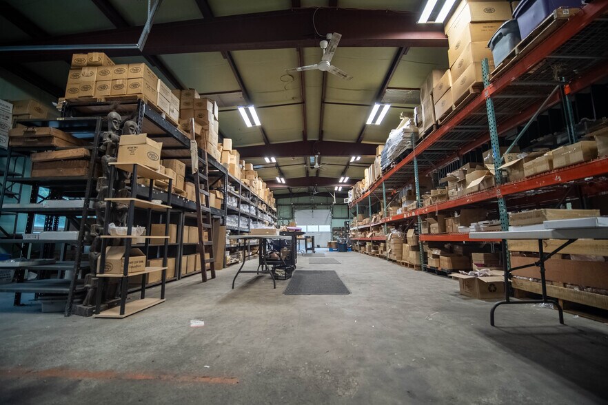 More Photos Of 300 Taugwonk Rd, Stonington Warehouse For Lease