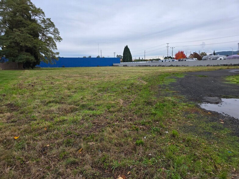 More Photos Of 624 9th Ave, Longview Land For Lease