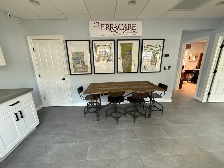 More Photos Of 90 Ramapo Valley Rd, Oakland Freestanding For Lease