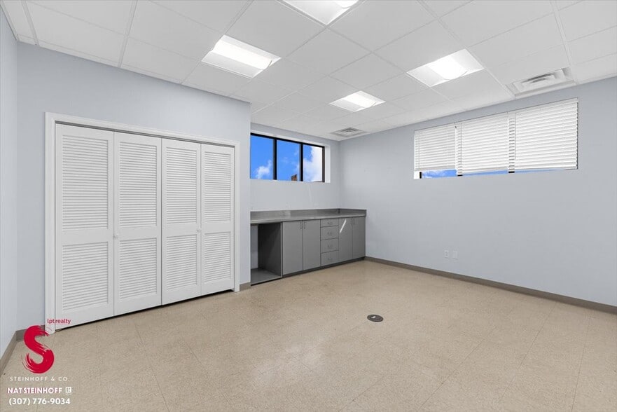 More Photos Of 4113 W Yellowstone Hwy, Casper Flex For Sale