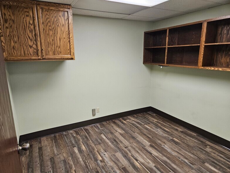 More Photos Of 30 8th St N, Cloquet Office For Sale
