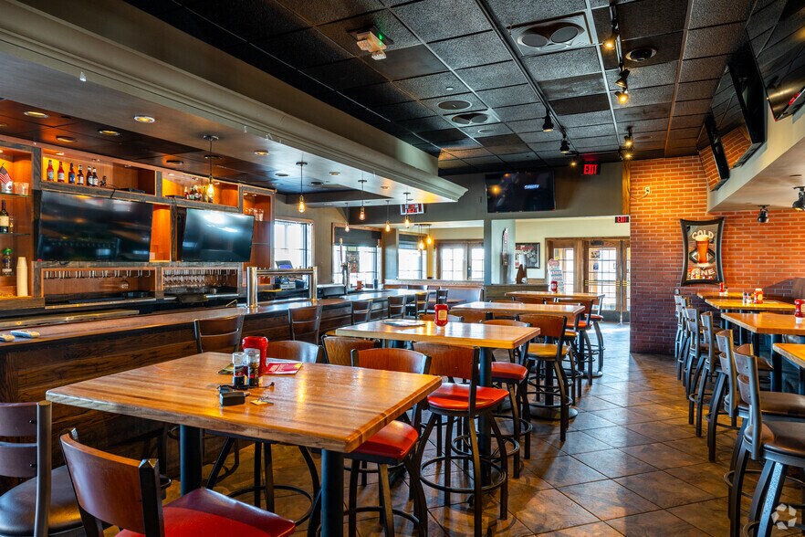 More Photos Of 1700 Village West Pky, Kansas City Restaurant For Lease