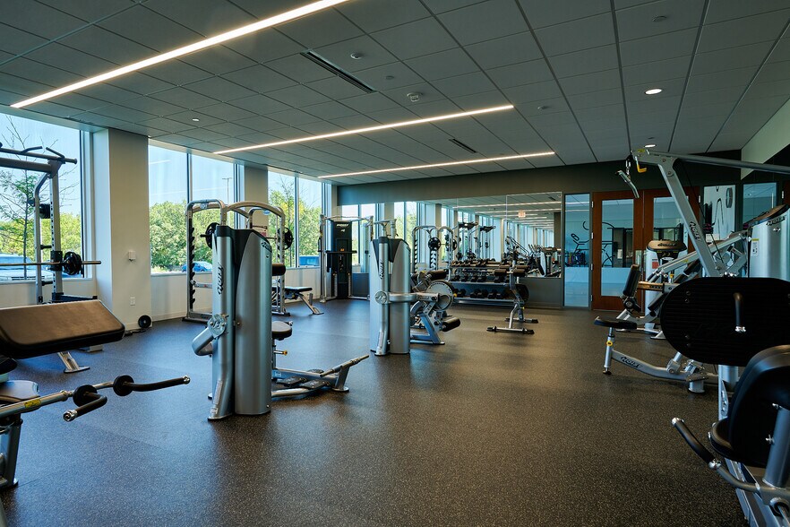 More Photos Of 2900 Ames Crossing Rd, Eagan Office For Lease