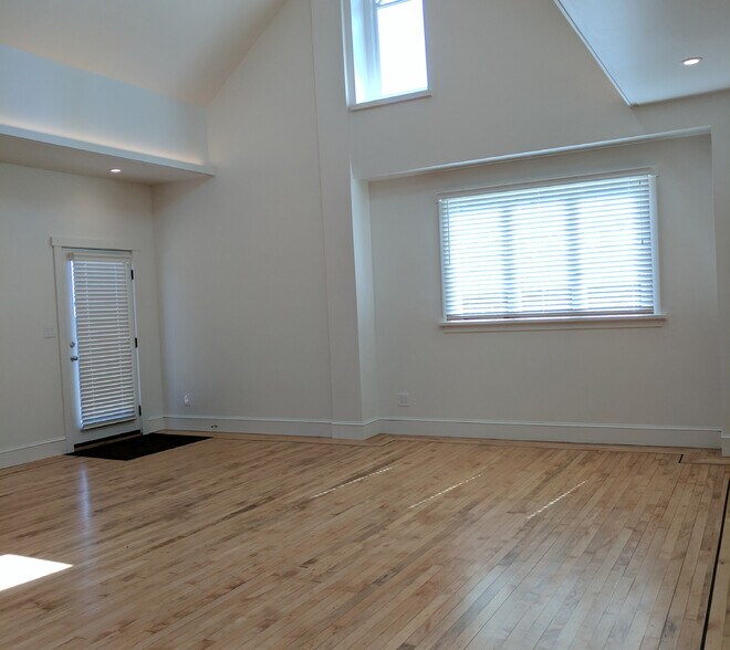 More Photos Of 5500 Doyle St, Emeryville Office For Sale