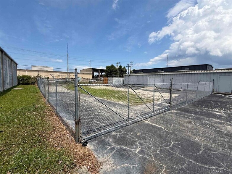 More Photos Of 807 Seaboard St, Myrtle Beach Industrial For Lease