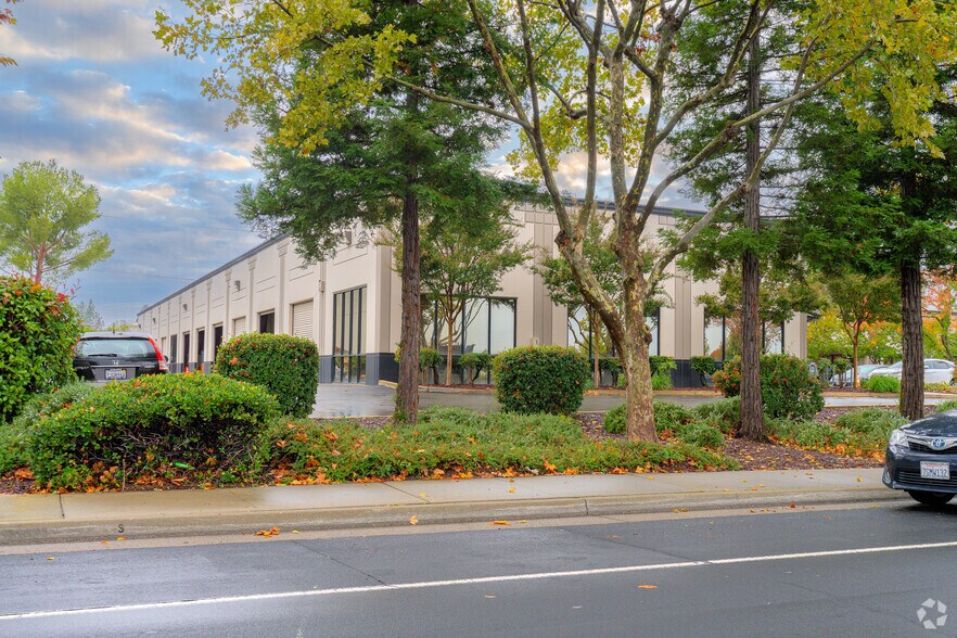 More Photos Of 7401 Galilee Rd, Roseville Flex For Lease