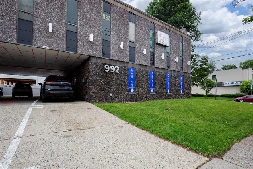 More Photos Of 992 Clifton Ave, Clifton Medical For Sale