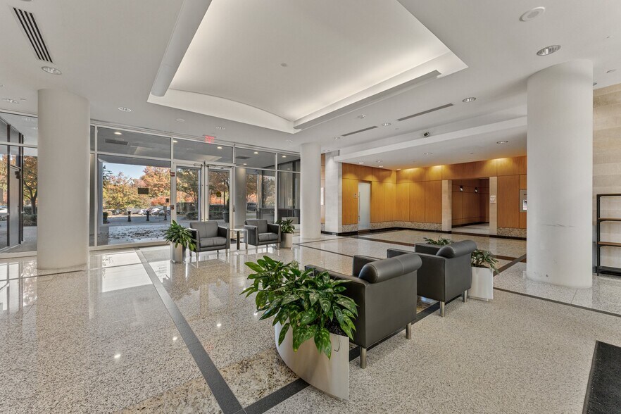 More Photos Of 8229 Boone Blvd, Vienna Unknown For Lease