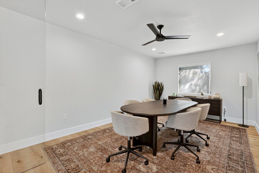 More Photos Of 1708 W Koenig Ln, Austin Office Residential For Sale