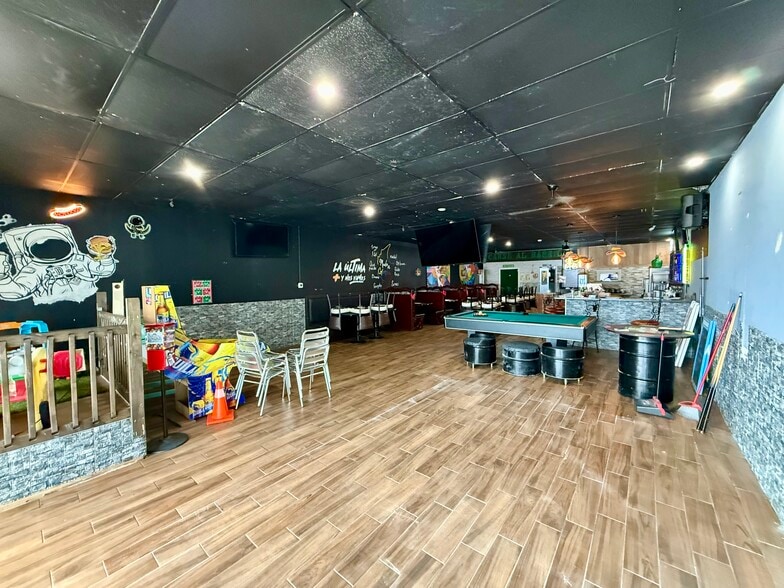 More Photos Of 1155 N Washington Blvd, Sarasota Storefront Retail Office For Lease