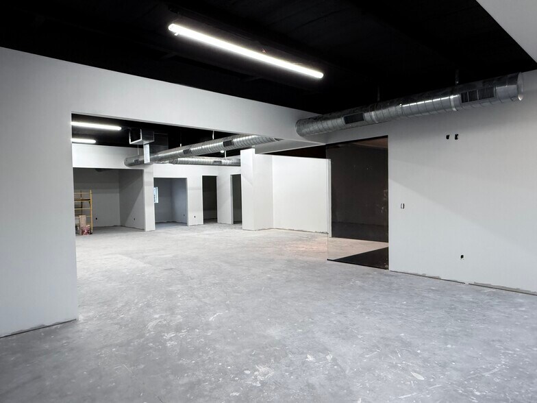 More Photos Of 410 E Church St, Lewisville Showroom For Sale