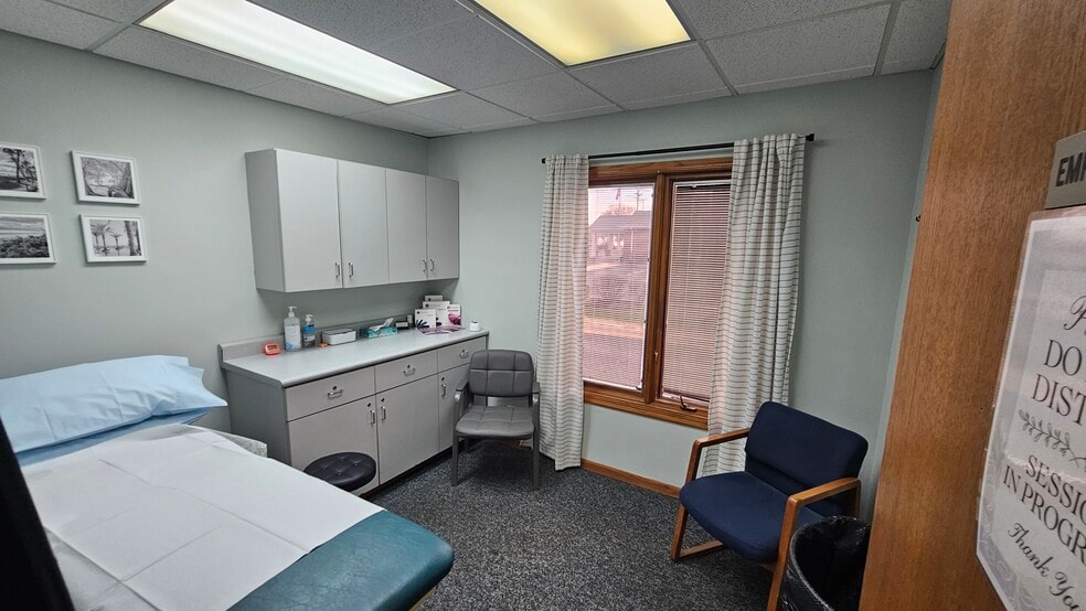 More Photos Of 17236 Harlem Ave, Tinley Park Office For Sale