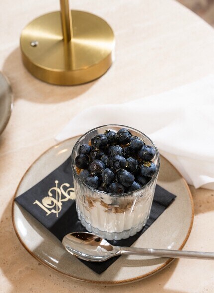 More Photos Of 527-537 State St, Santa Barbara Hotel For Lease