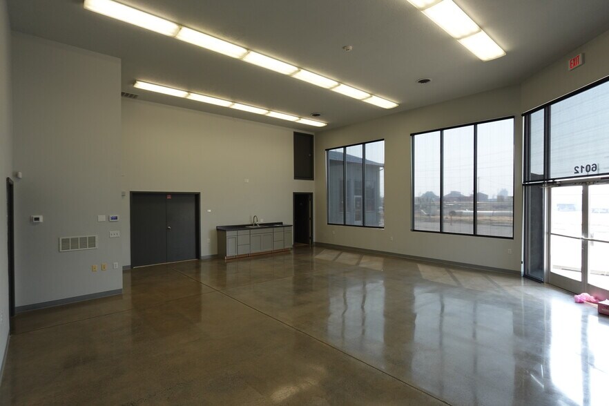 More Photos Of 6010-6012 E Trent Ave, Spokane Showroom For Lease