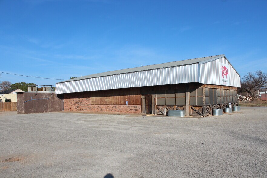 More Photos Of 700 W California St, Seymour General Retail For Sale