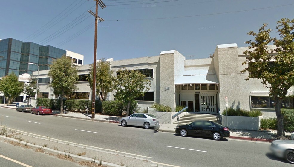 More Photos Of 18401 Burbank Blvd, Tarzana Office For Lease