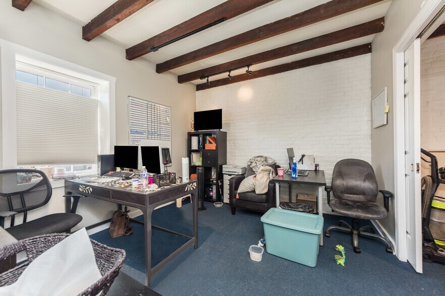 More Photos Of 1011 Charles St, Fredericksburg Loft Creative Space For Lease