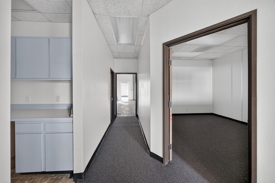 More Photos Of 550-590 E Arrow Hwy, San Dimas Warehouse For Lease