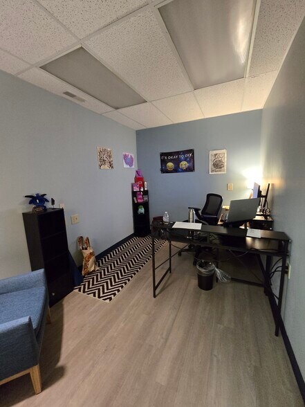 More Photos Of 41 Main St, Florence Loft Creative Space For Lease