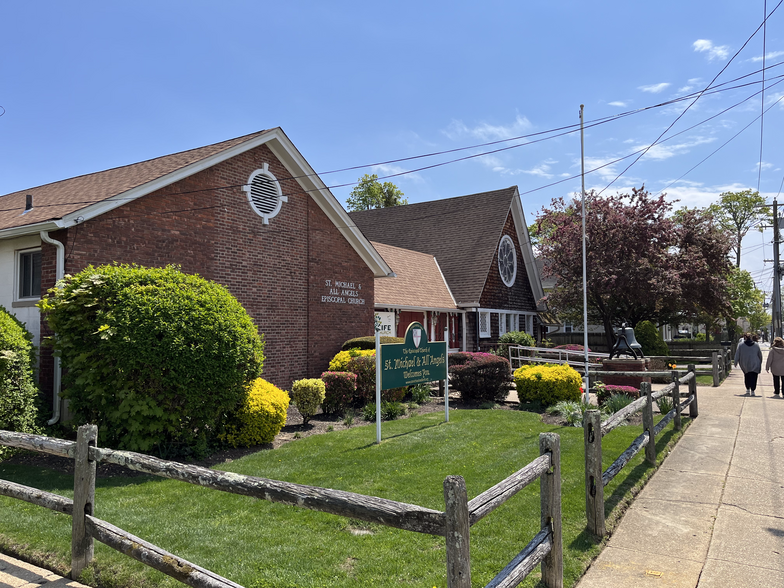 Primary Photo Of 2197 Jackson Ave, Seaford Religious Facility For Sale