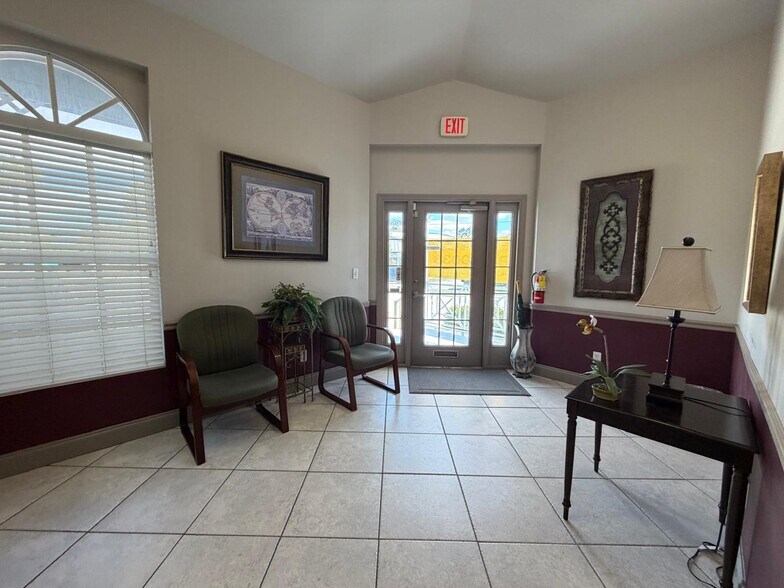 More Photos Of 1361 Royal Palm Square Blvd, Fort Myers Office For Lease