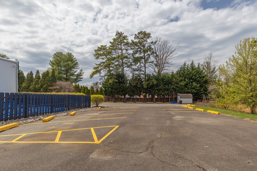 More Photos Of 411 Commerce Ln, West Berlin Medical For Sale