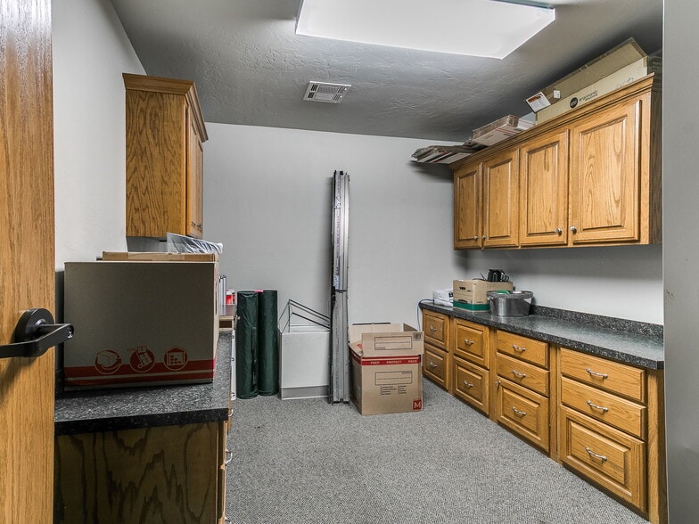 More Photos Of 901-909 Wall St, Norman Office For Sale