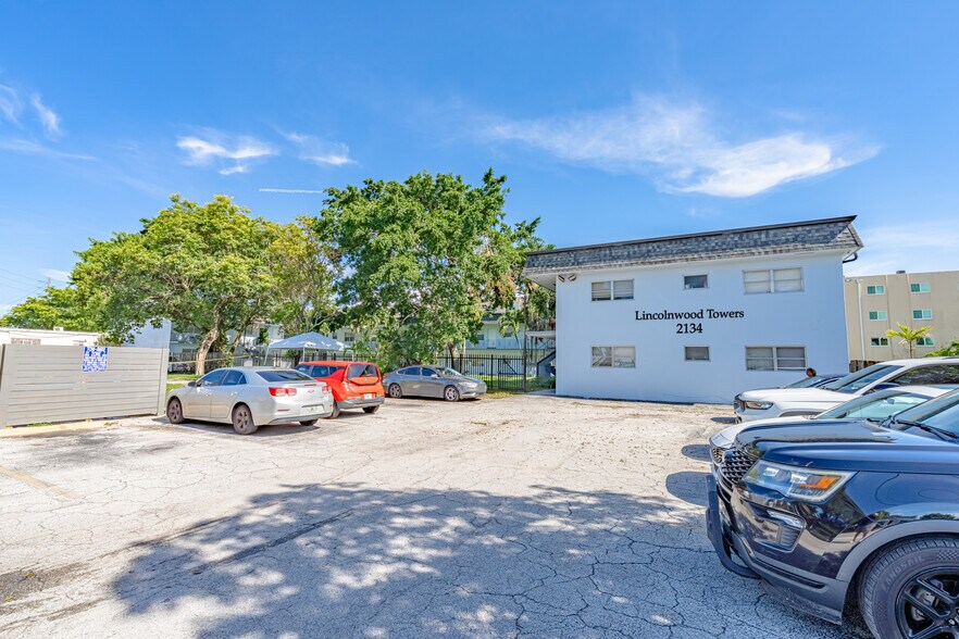More Photos Of 2134 Lincoln St, Hollywood Apartments For Sale