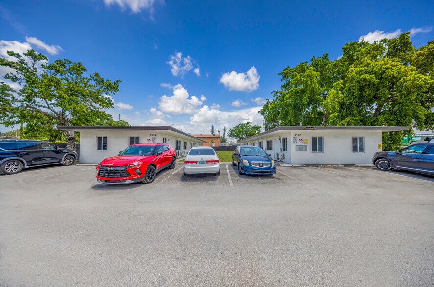 Primary Photo Of 3932 SW 12th Pl, Fort Lauderdale Apartments For Sale