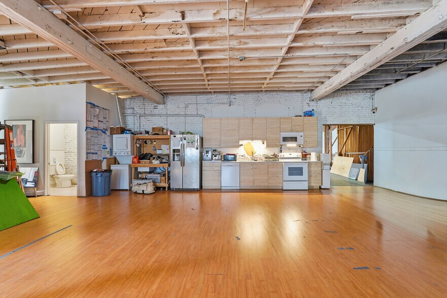 More Photos Of 714 Ducommun St, Los Angeles Manufacturing For Sale