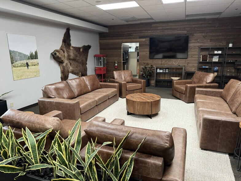 More Photos Of 14200 SW 72nd Ave, Portland Warehouse For Sale