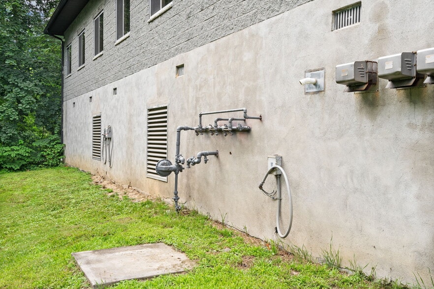 More Photos Of 4 Corwin Ct, Newburgh Medical For Sale