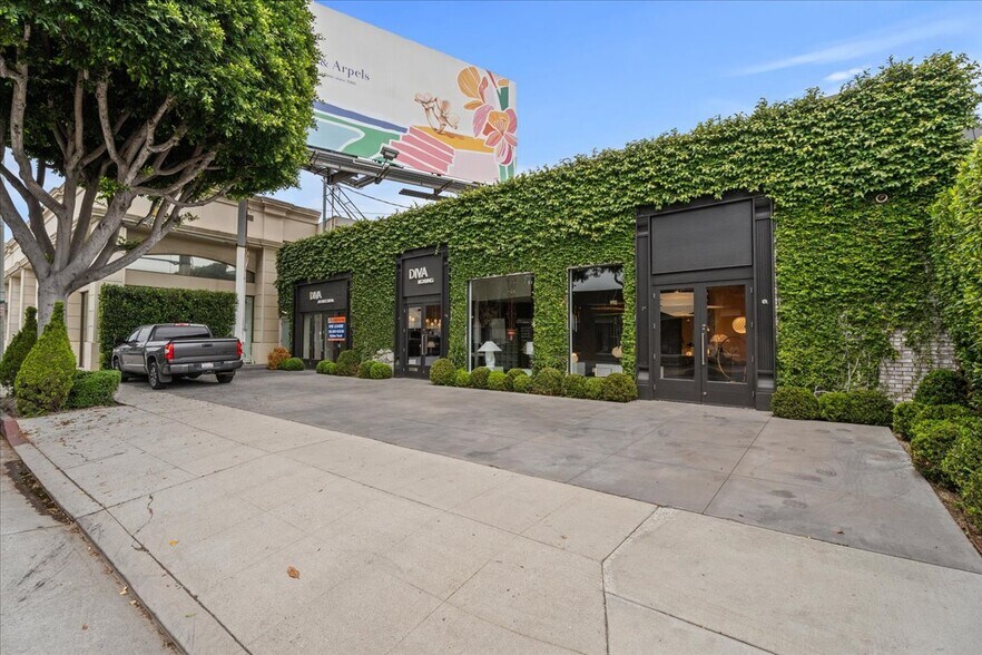 More Photos Of 352 N Robertson Blvd, West Hollywood Storefront Retail Office For Lease
