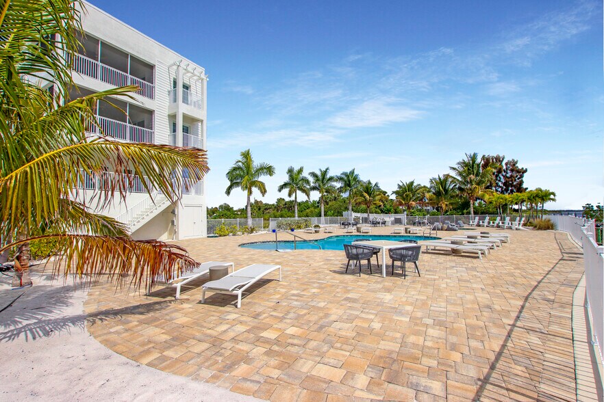 More Photos Of 14550 River Beach Dr, Port Charlotte Apartments For Sale