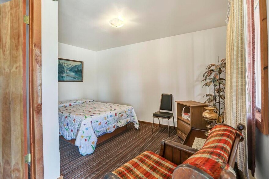 More Photos Of 319 W Magic Rd, West Magic Hospitality For Sale