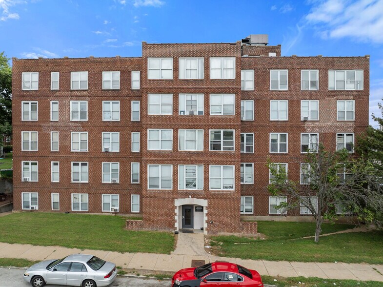 Primary Photo Of 8612 Halls Ferry Rd, Saint Louis Apartments For Sale