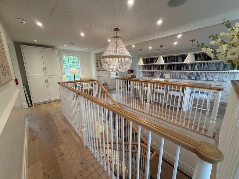 More Photos Of 1489 Old Northern Blvd, Roslyn Office For Sale