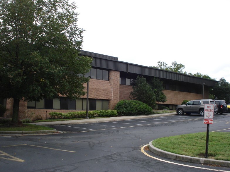 More Photos Of 560 Riverside Dr, Salisbury Medical For Sale