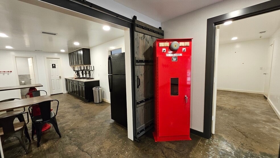 More Photos Of 1211 Holland St, Houston Flex For Sale