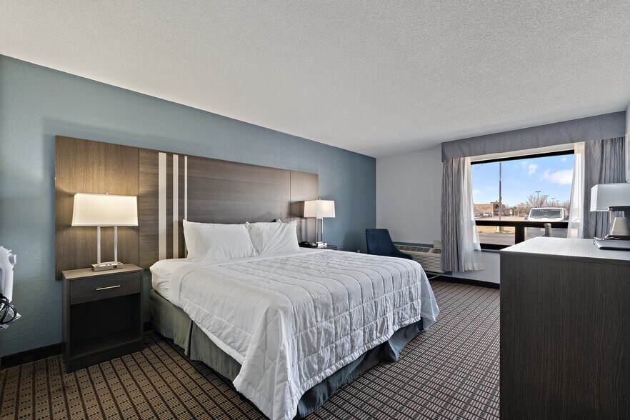More Photos Of 2105 1st Ave, Rock Falls Hotel For Sale