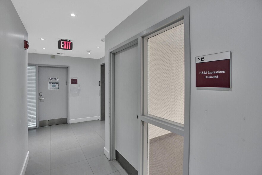 More Photos Of 2870 Stirling Rd, Hollywood Light Distribution For Lease