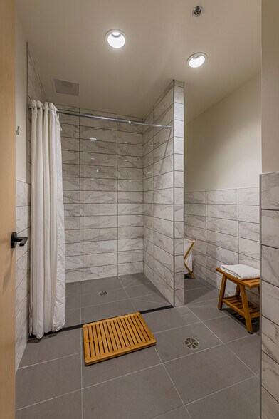 More Photos Of 4621 Ross Ave, Dallas Office For Lease