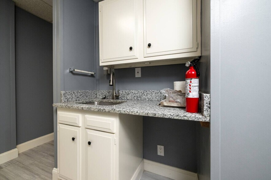 More Photos Of 2401 Garden Park Ct, Arlington Office Residential For Lease