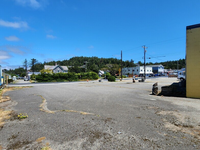More Photos Of 311 6th St, Port Orford General Retail For Sale